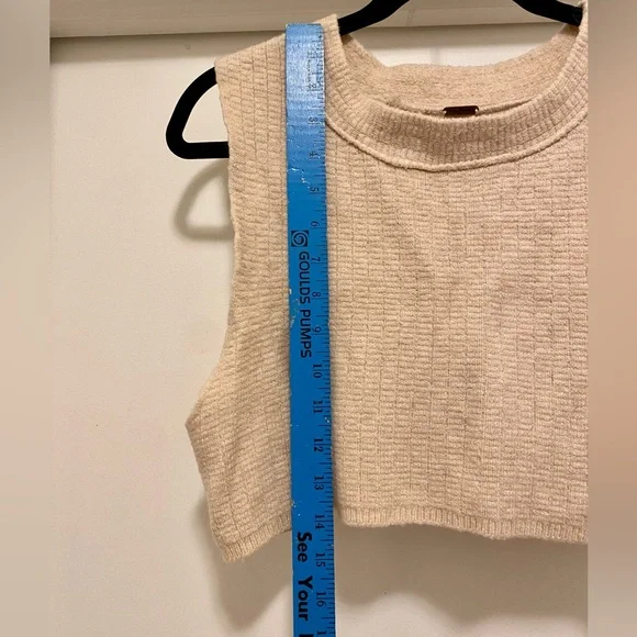 Free People Wool Blend Crew Neck Cropped Sweater Vest Tan Cream Oatmeal Large - Picture 6 of 7